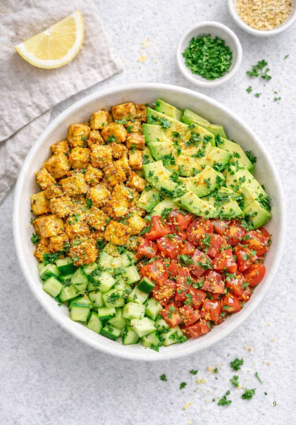 Frühstücksbowl mit Tofu und Avocado