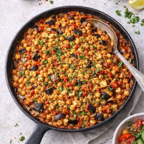 Tofu-Kichererbsen-Shakshuka mit Aubergine