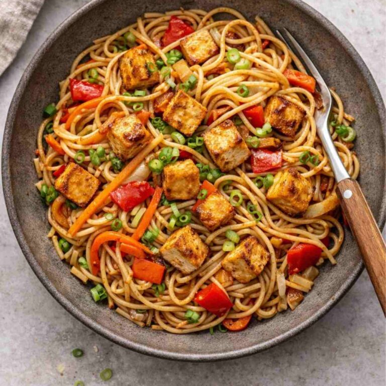 Tofu-Nudelpfanne mit Sojasoße und Ingwer