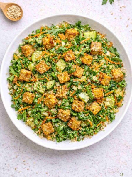 Asiatischer Tofu-Salat mit Sesam-Dressing – Einfach & Gesund