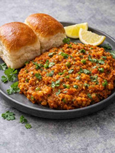 Pav Bhaji – Original indisches Gemüse-Curry mit Butterbrötchen