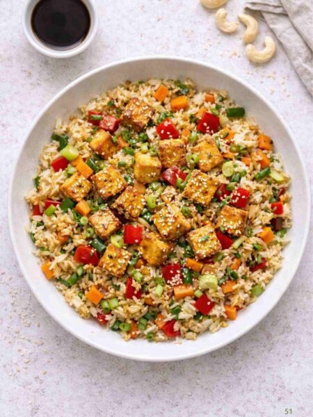Gebratener Reis mit Tofu und Gemüse