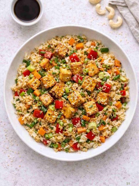 Gebratener Reis mit Tofu und Gemüse