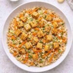 Sesam-Tofu mit Reis und Karotten