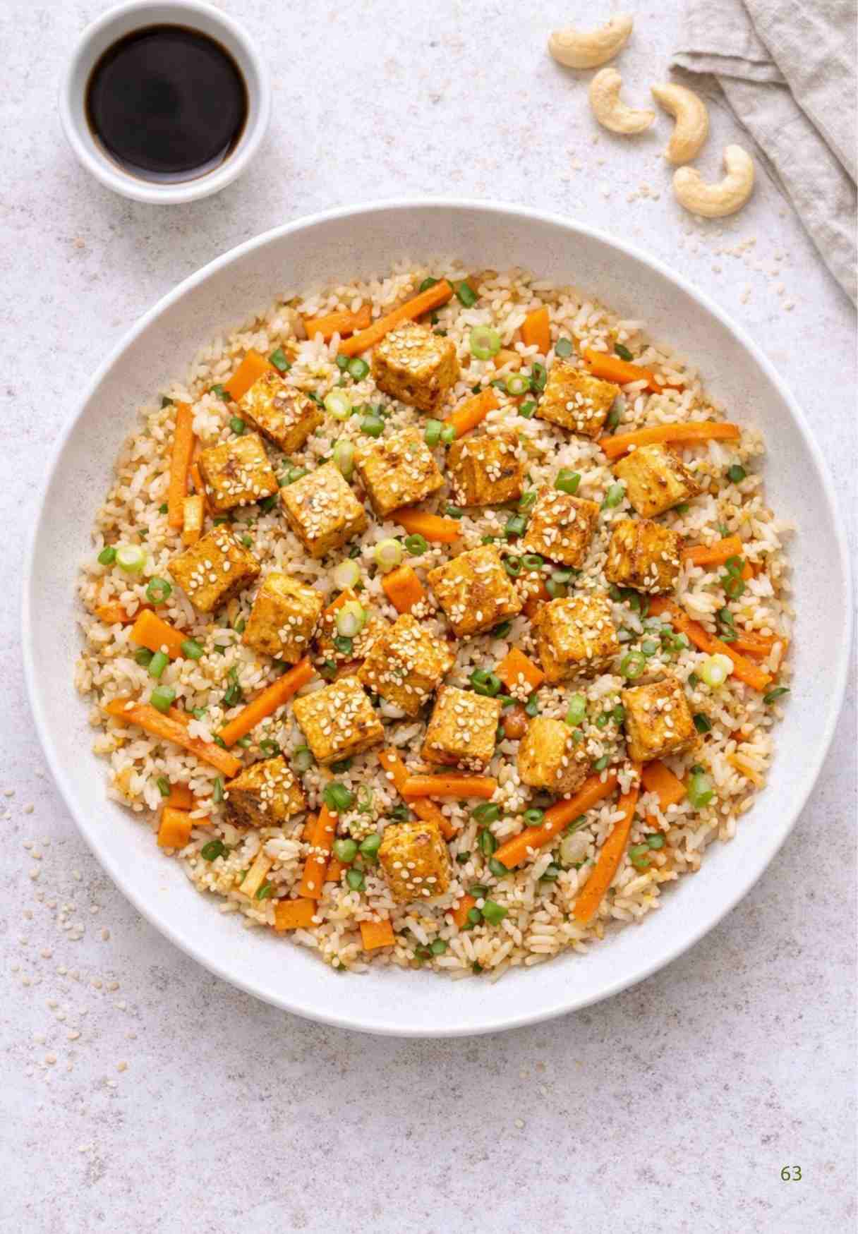 Sesam-Tofu mit Reis und Karotten