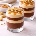 Veganes Schoko-Erdnuss-Dessert im Glas – cremig und ohne Backen